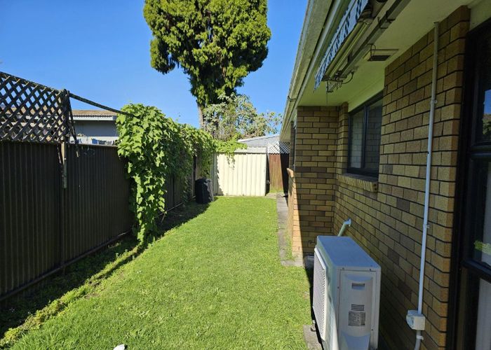  at 1 Pinedale Place, Henderson, Waitakere City, Auckland