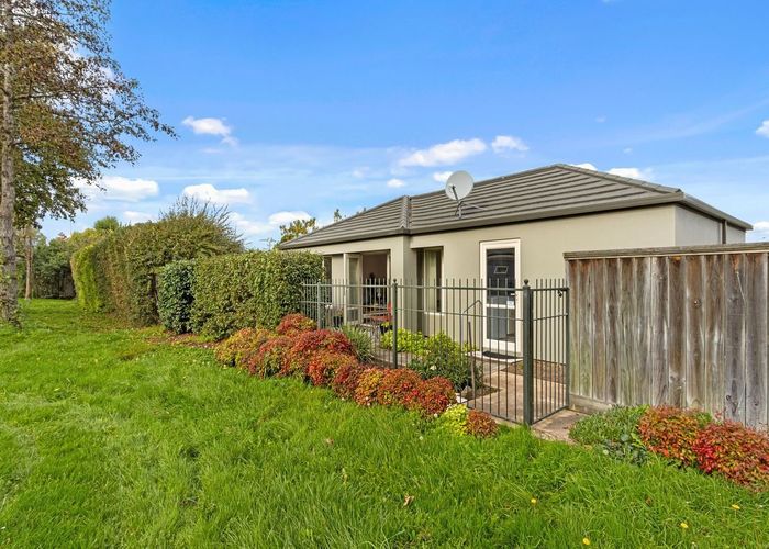  at 2 Woodfield Lane, Redwood, Christchurch