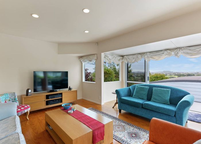  at 117 Bradbury Road, Botany Downs, Manukau City, Auckland