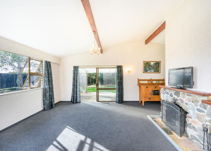  at 6 Flower Street, Bulls