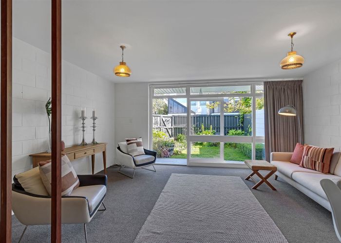  at 1/99 Aikmans Road, Merivale, Christchurch