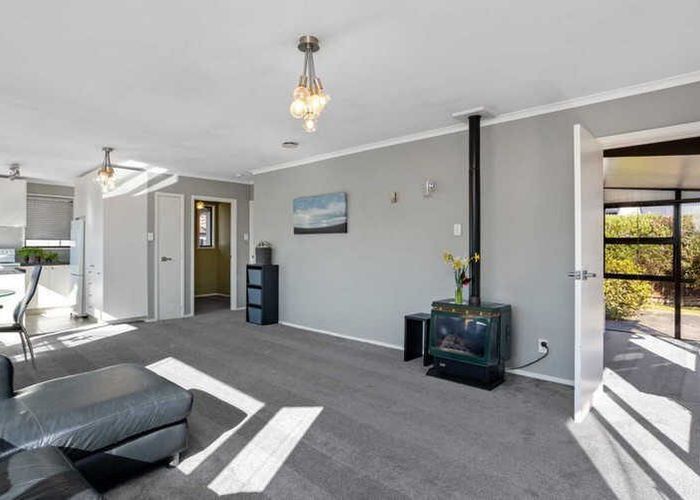  at 2/15 Orkney Street, Fendalton, Christchurch City, Canterbury