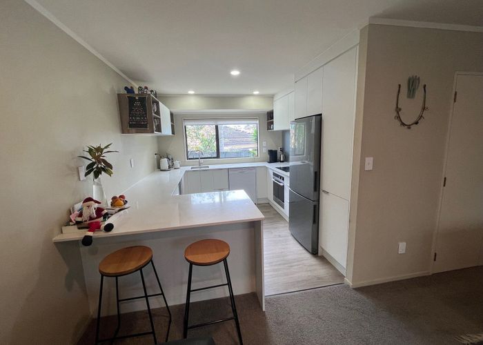  at 15 Pinewood Grove, Botany Downs, Manukau City, Auckland