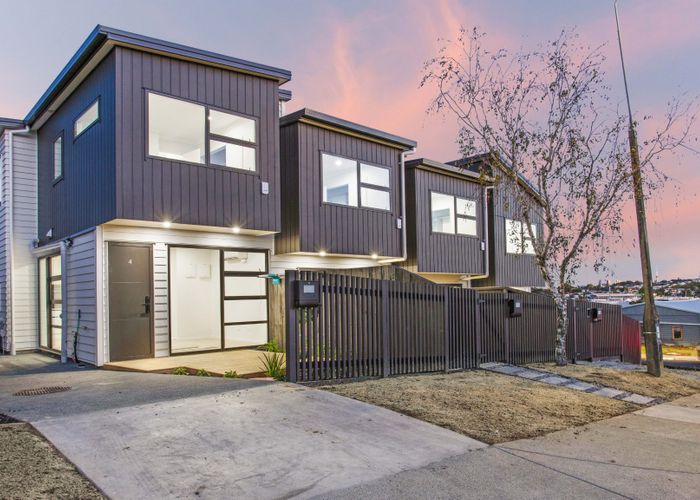  at 15 Locket Road, Glenfield, Auckland