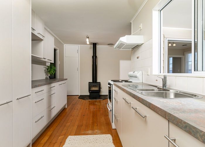  at 2 Preston Avenue, Henderson, Auckland