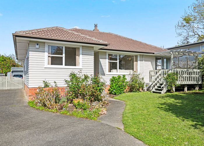  at 12 Compton Street, Hillcrest, Auckland