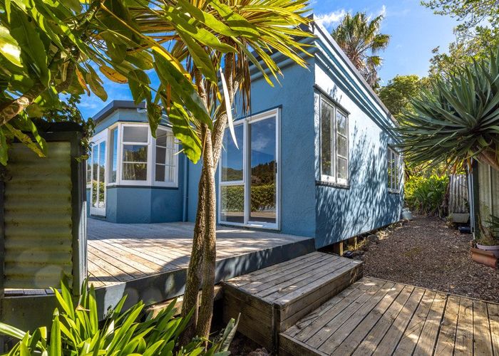  at 10 Te Makiri Road, Onetangi, Waiheke Island