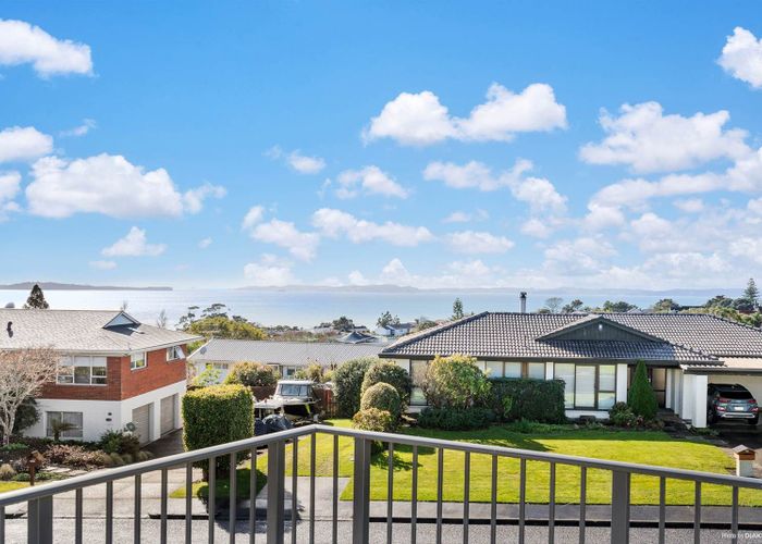 For sale 16 Paisley Street, Mellons Bay, Manukau City, Auckland