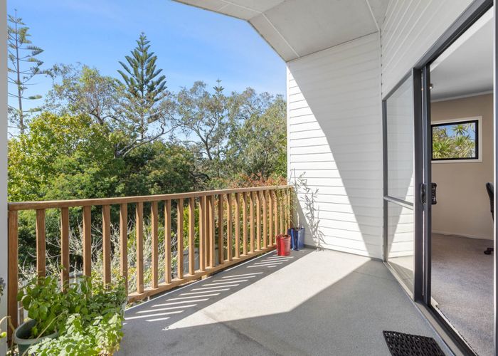  at 104 Sycamore Drive, Sunnynook, Auckland