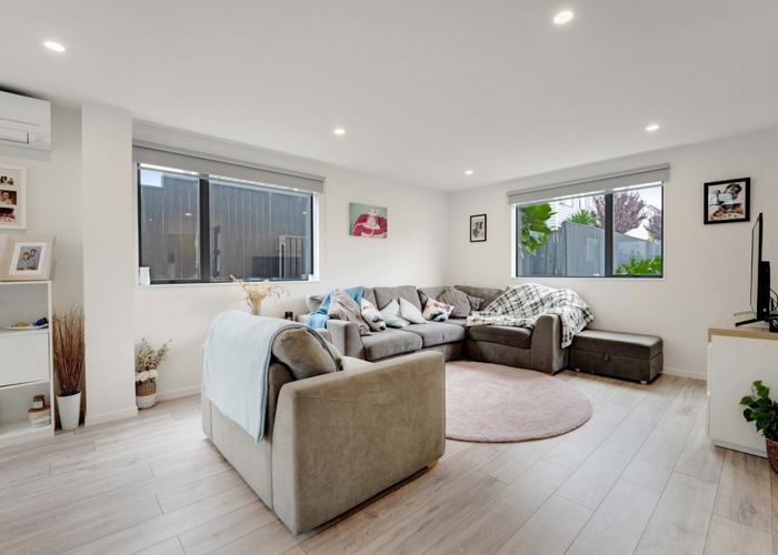  at 6 Kaman Seasprite Road, Hobsonville, Waitakere City, Auckland