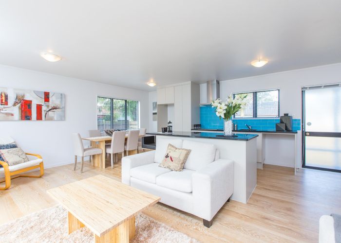  at 2/30 Pinehurst Place, Wattle Downs, Manukau City, Auckland