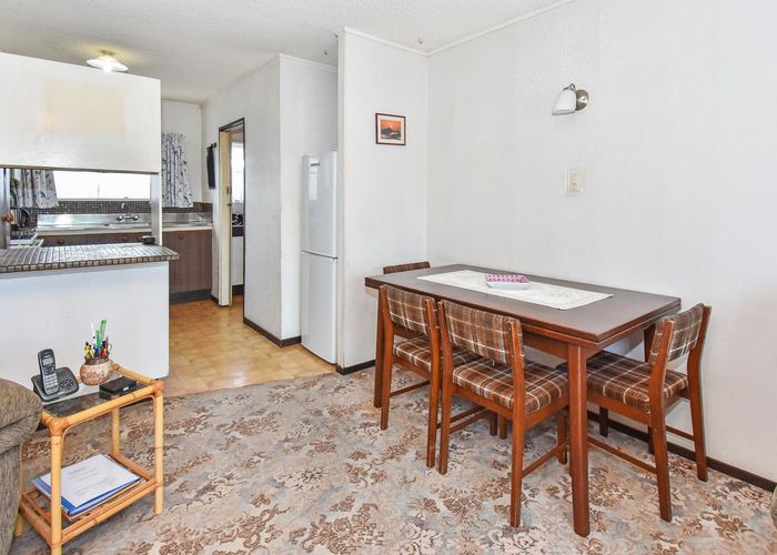  at 4/50 Kenderdine Road, Papatoetoe, Auckland