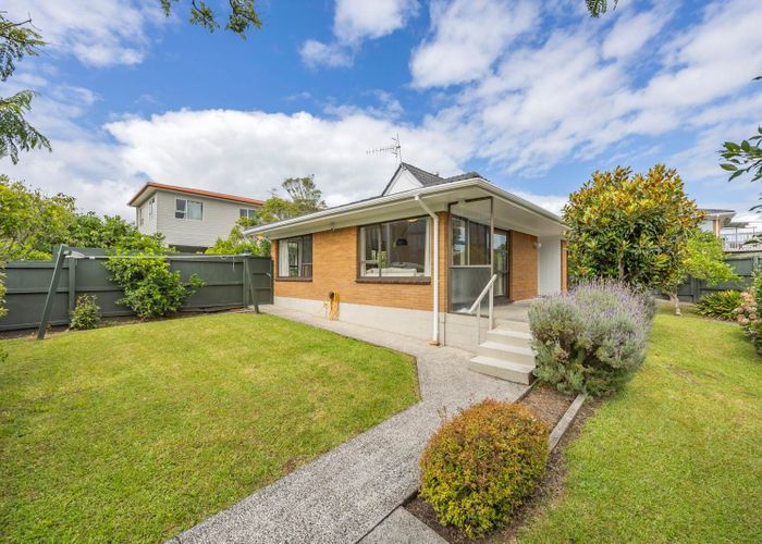  at 1/18 Kauri Glen Road, Northcote, North Shore City, Auckland