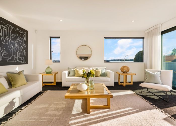  at 7 Whitcombe Road, Bucklands Beach, Manukau City, Auckland