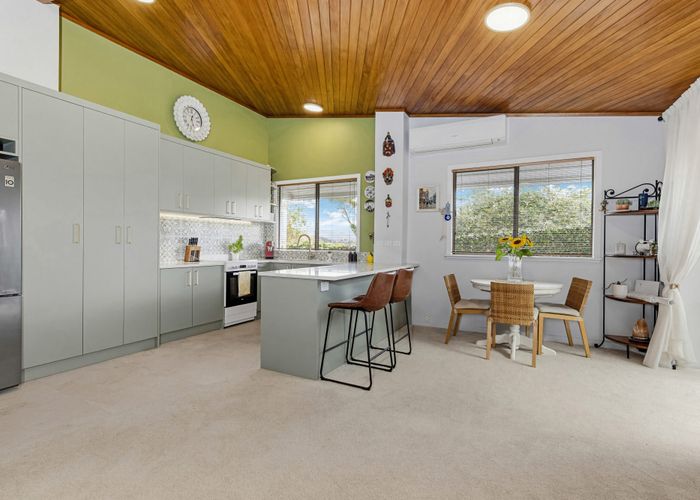  at 2/84 West Coast Road, Glen Eden, Waitakere City, Auckland