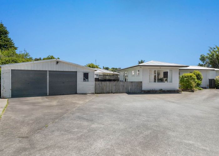  at 11 Blenheim Street, Glenfield, North Shore City, Auckland