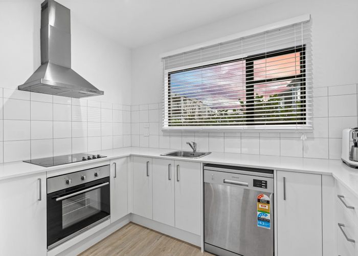  at 37 Eileen Newey Place, Henderson, Waitakere City, Auckland