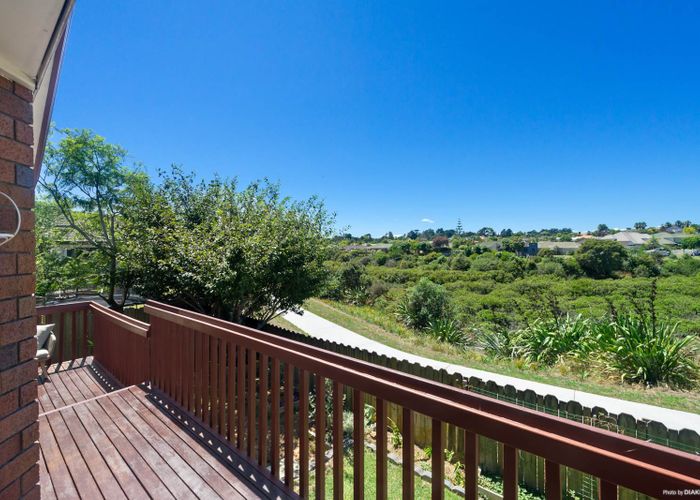 at 15 Robina Court, Burswood, Auckland