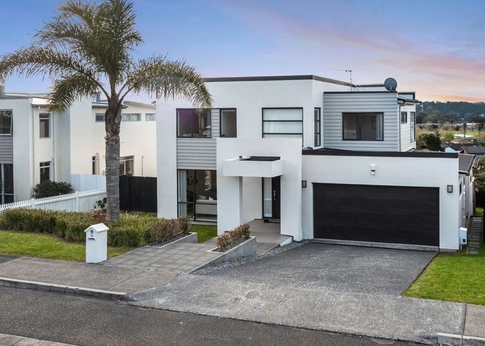  at 16 Oak View Terrace, Schnapper Rock, Auckland