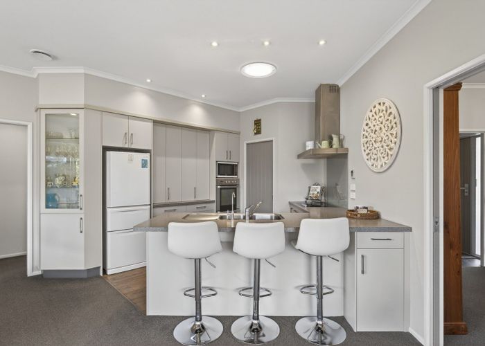  at 2 Oakwood Drive, Highlands Park, New Plymouth, Taranaki