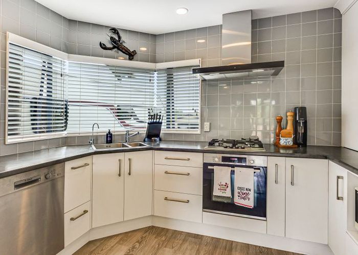  at 4 Harrogate Place, Grandview Heights, Hamilton