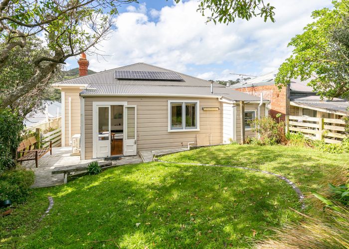  at 32 Eden Street, Island Bay, Wellington