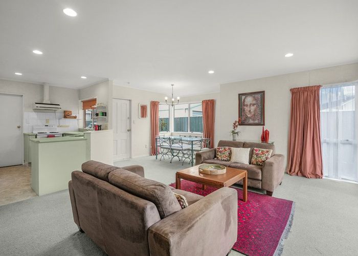  at 2/73 Tama Street, Alicetown, Lower Hutt, Wellington
