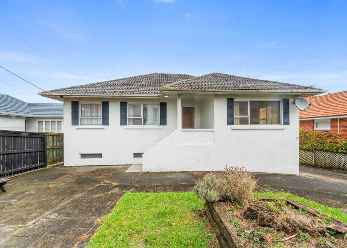  at 21 Williamson Avenue, Belmont, North Shore City, Auckland
