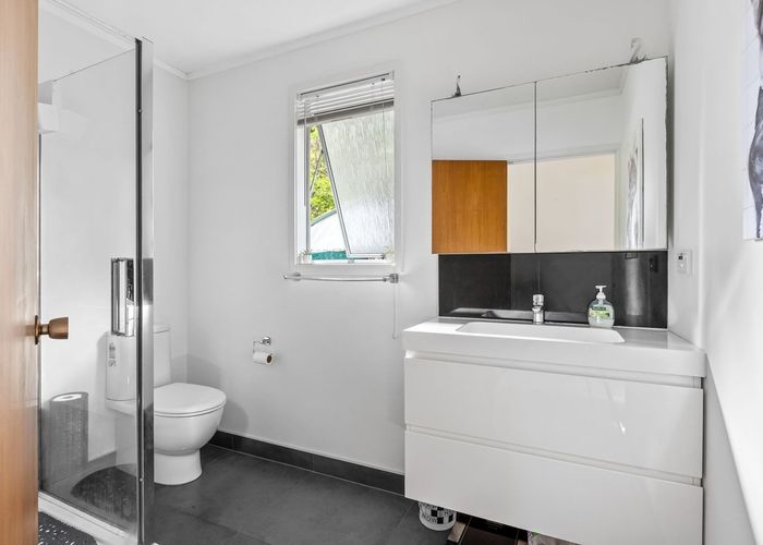  at 46 Easton Park Parade, Glenfield, Auckland