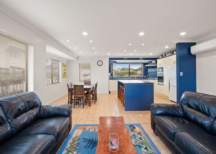  at 10 Larsen Place, Merrilands, New Plymouth