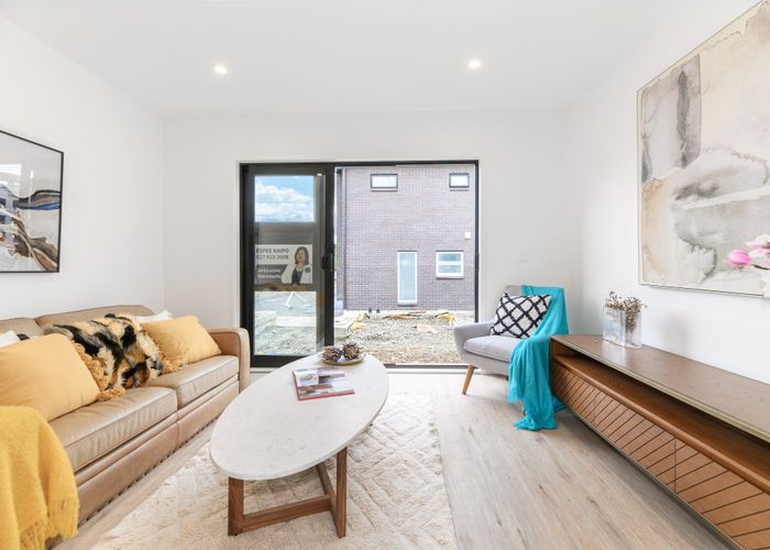  at 4/250 Great North Road, Henderson, Waitakere City, Auckland