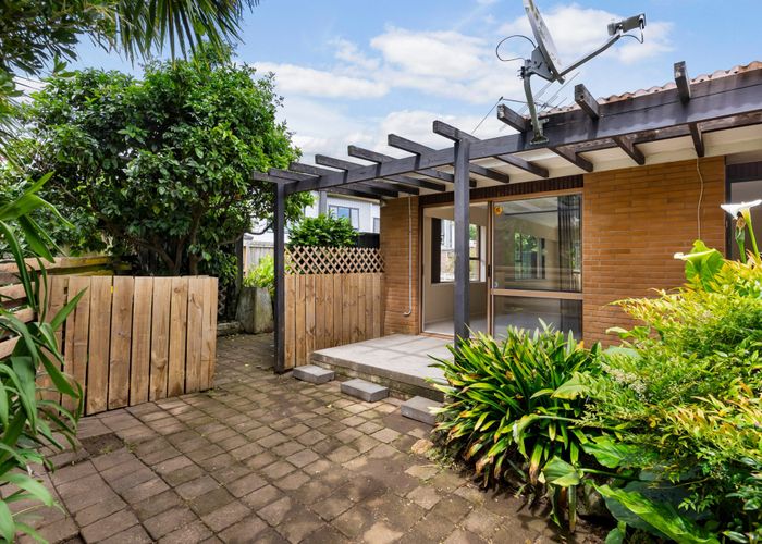  at 2/23 Fairview Road, Papatoetoe, Manukau City, Auckland