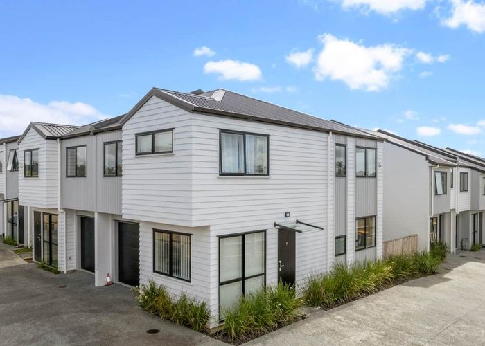  at 9/60 Kelman Road, Kelston, Auckland