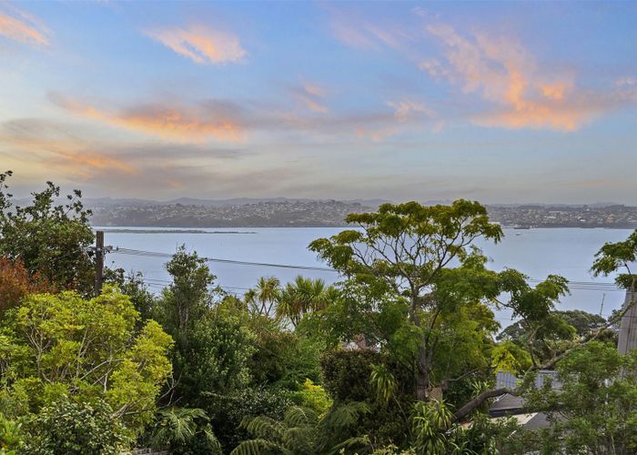  at 1/94 Island Bay Road, Beach Haven, Auckland