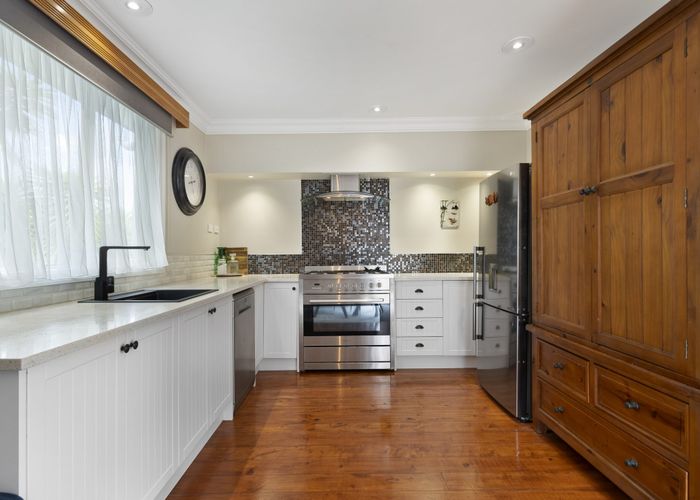  at 11 Rangeview Road, Sunnyvale, Auckland