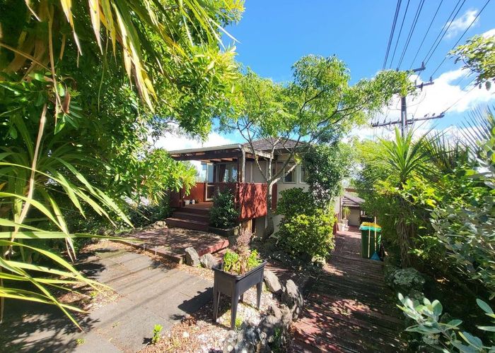  at 2/227 Sunset Road, Sunnynook, North Shore City, Auckland