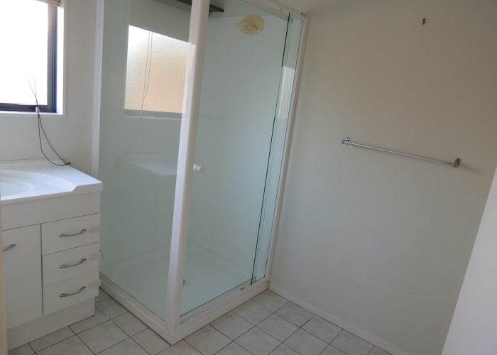  at 8B Glenside Ave, Pakuranga, Manukau City, Auckland