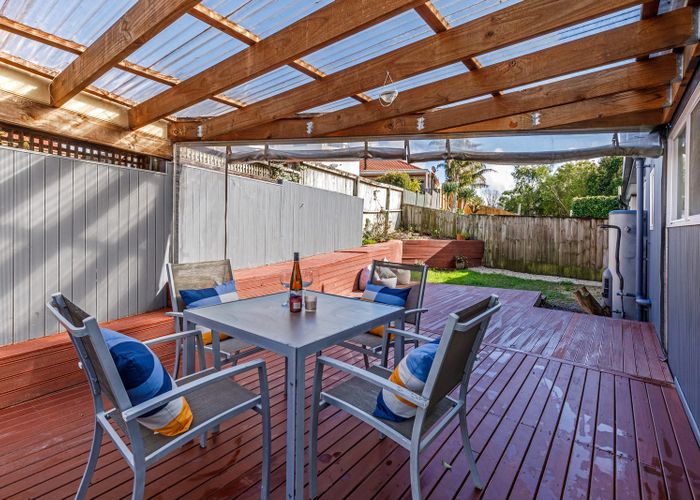  at 1/15 Valdese Rise, Browns Bay, Auckland