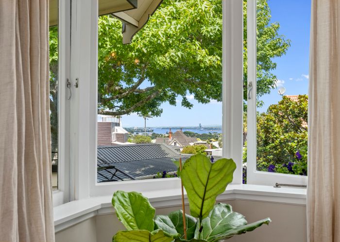  at 16 Bridge View Road, Birkenhead, Auckland