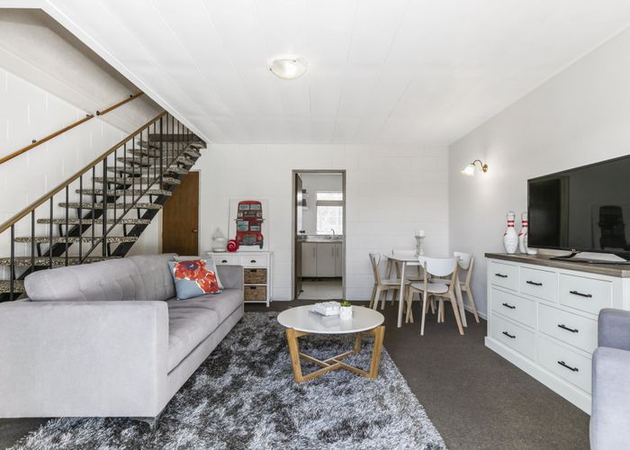  at 2/62 Great South Road, Papatoetoe, Auckland