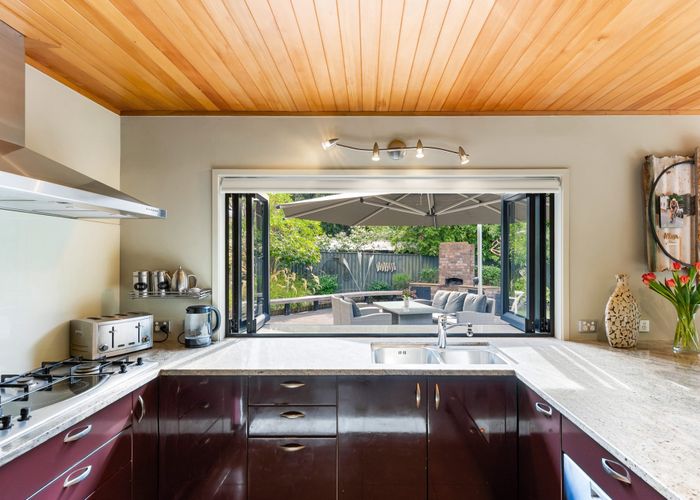  at 8 Kallaroo Place, Botany Downs, Manukau City, Auckland