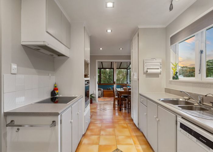  at 122 Lynbrooke Avenue, Blockhouse Bay, Auckland