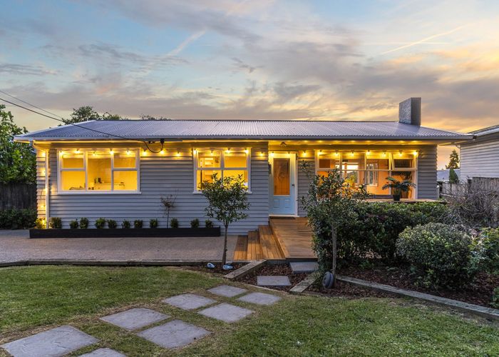  at 2/19 Drome View Place, Beach Haven, Auckland