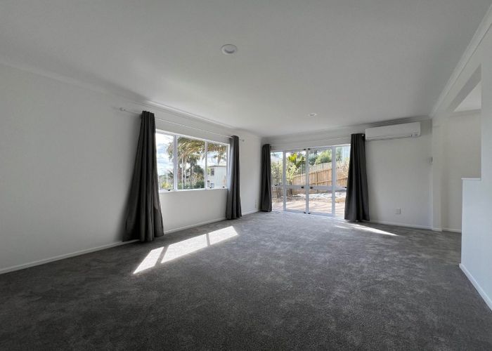  at 8 Thornbill Rise, Unsworth Heights, North Shore City, Auckland