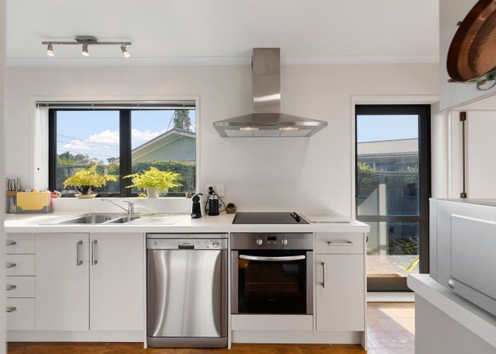  at 32 Donny Avenue, Chartwell, Hamilton