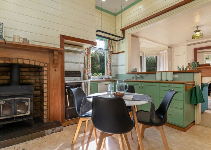  at 33 Chester Road, Clareville, Carterton