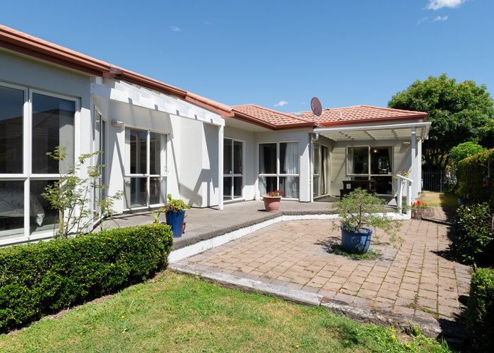  at 30 Huntington Drive, Huntington, Hamilton