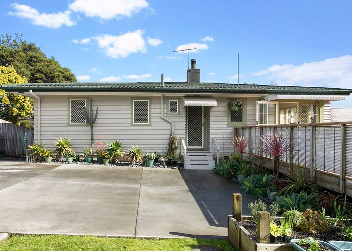  at 3/7 Edmonton Road, Henderson, Auckland