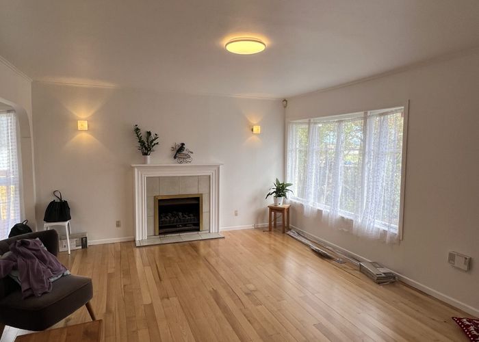  at 32 Essex Street, Te Atatu South, Waitakere City, Auckland