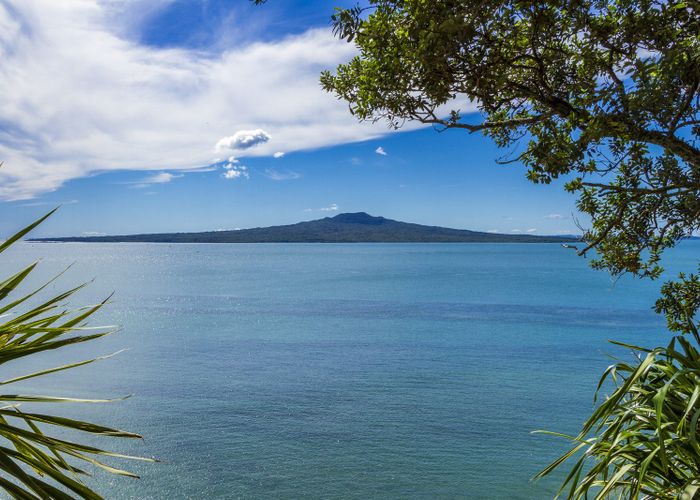 at 54 Seacliffe Avenue, Belmont, Auckland